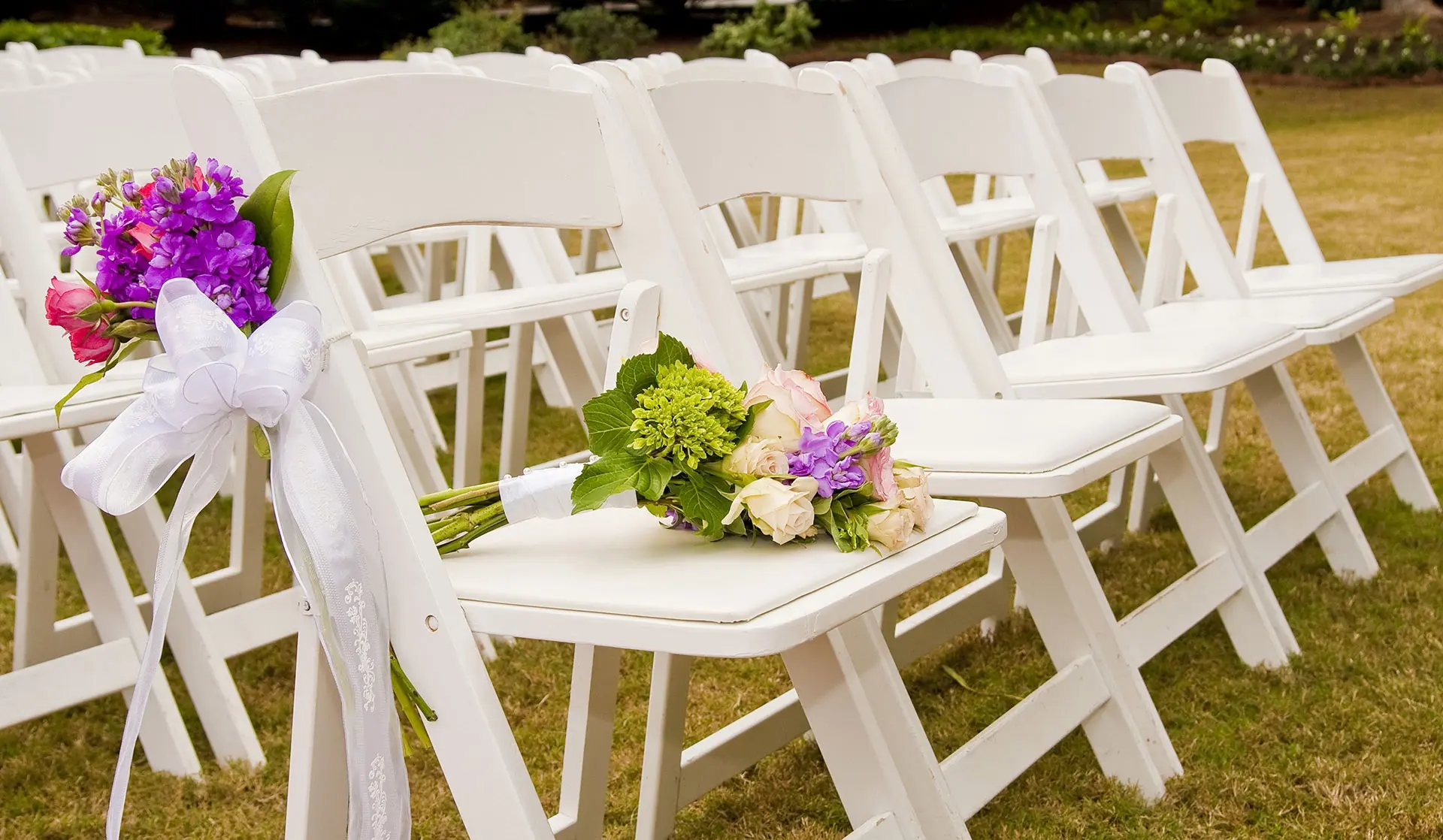 Bruiloft decoratie - witte klapstoel